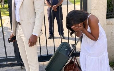 Él regresó de su boda secreta a una mansión que ya no poseía