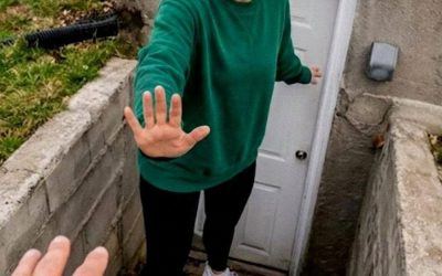 Dejé que mi hermana y sus hijos se mudaran a mi casa; tres meses después, mi vecina llamó a mi puerta y dijo: 'Tienes que revisar tu sótano. Ahora'