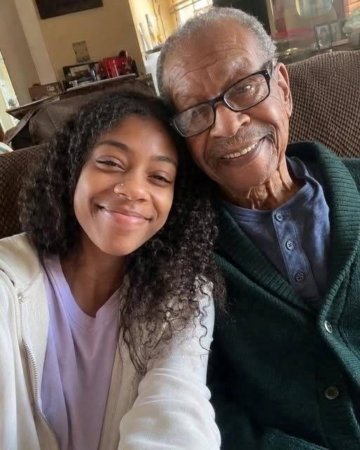Mi abuelo me crió solo; después de su funeral, descubrí su mayor secreto